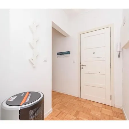 Houze Spacious 4-Bedroom Flat Near Lisbon Zoo